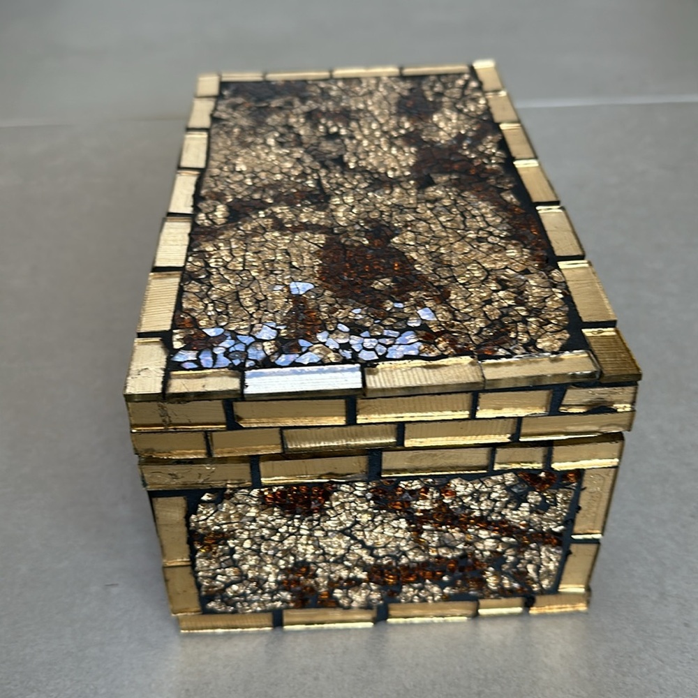 Mosaic Decorative Storage Box Gold Tones Black Lacquer On The Inside 8.5”x5”x4” - Picture 3 of 6